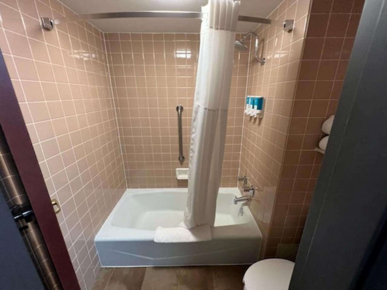 Hotel Lotus Kansas City Merriam Eksteriør billede